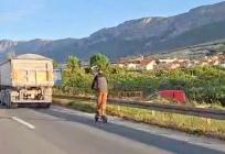 VIDEO Opasna vožnja romobilom po brzoj cesti prema Kaštelima