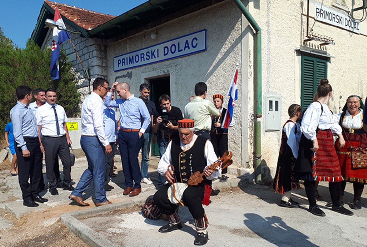 Vlak slobode se vratio u Split, od Labina do Kaštel Starog se vozi sporije da ne bi iskre od kočenja izazvale požar