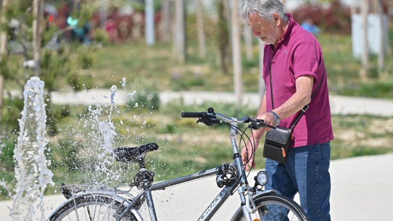 POTEKLA VODA Na Žnjanu konačno proradio sustav navodnjavanja. Kreće i spašavanje požutjelog zelenila