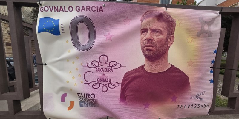 Navijači Istre uvredljivim transparentom dočekali svog bivšeg trenera