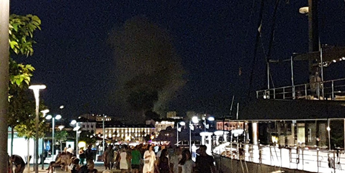 POŽAR U CENTRU SPLITA: Gori u restoranu na Pjaci!