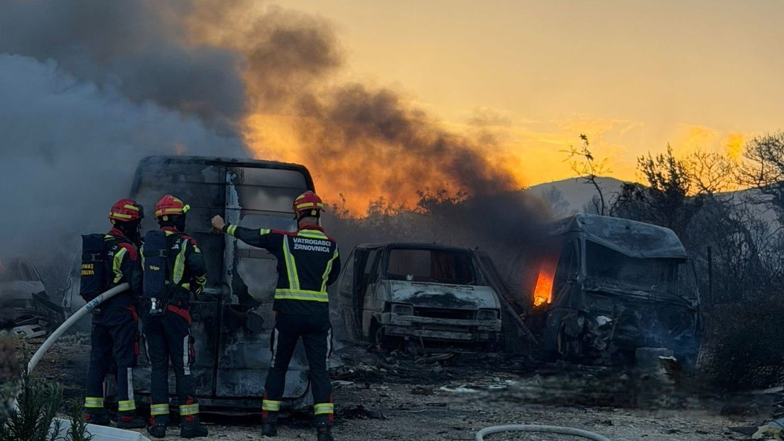 FOTO Golema šteta na Čiovu, čovjek ostao bez pet vozila i velike količine alata 