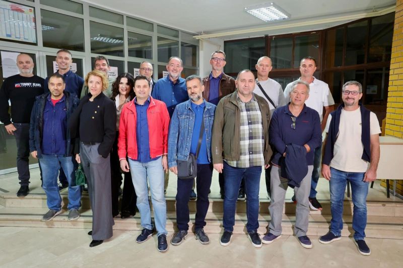 FOTO: Maturanti splitske Elektrotehničke škole okupili se prvi put nakon 1993. godine
