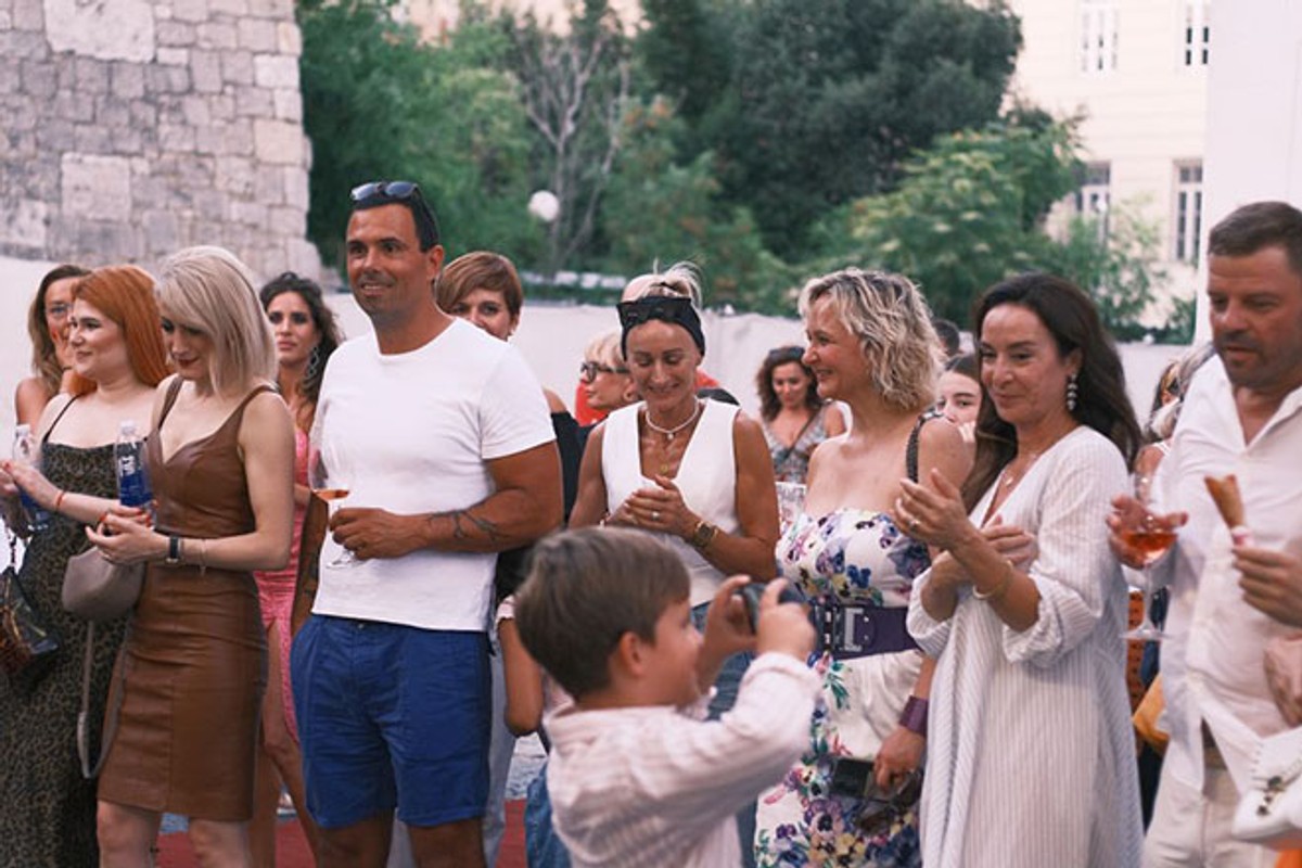 NAJUKUSNIJI I NAJUZBUDLJIVIJI POČETAK ŠKOLSKE GODINE Ove subote slastičarna Häagen-Dazs daruje mališane i školarce sladoledom i mađioničarskim showom!