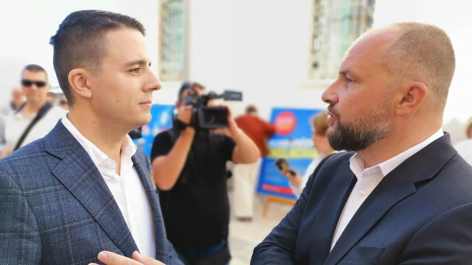 Što je pisalo na šalabahteru za predsjednika SDP-a kojeg mu je uručio HDZ-ov gradski vijećnik?