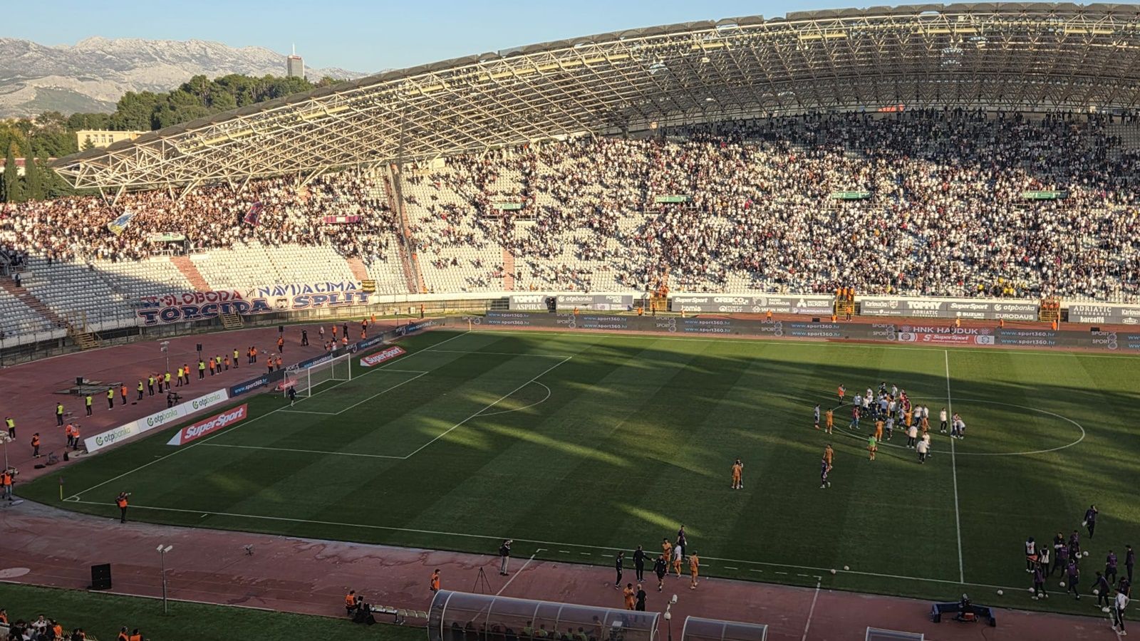 Evo što je Torcida skandirala igračima Hajduka nakon teško izborene pobjede