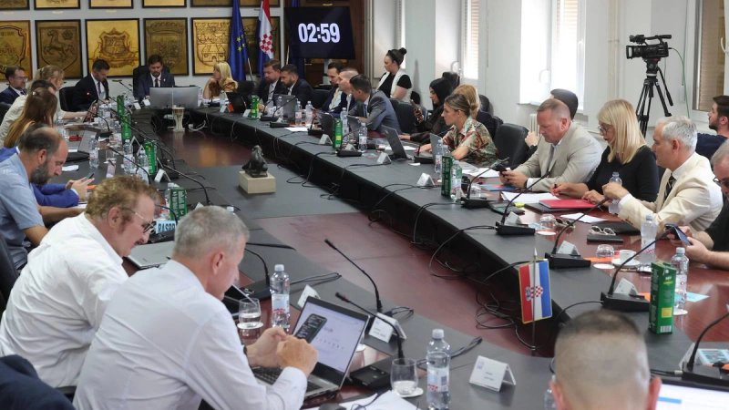 FOTO Troškovnik Žnjana: Na sjednici pokazali dokument o radovima