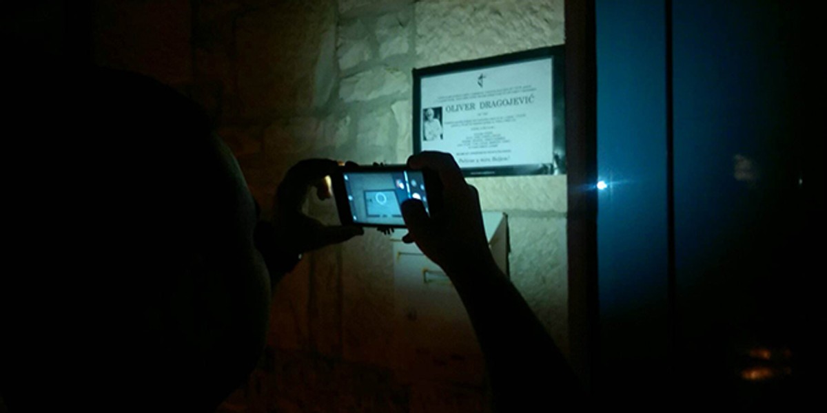 UŽIVO ISPRAĆAJ OLIVERA: Katamaran se otisnuo od obale uz pjesmu 'Vela Luka', brojni brodovi ga ispratili iz splitske luke