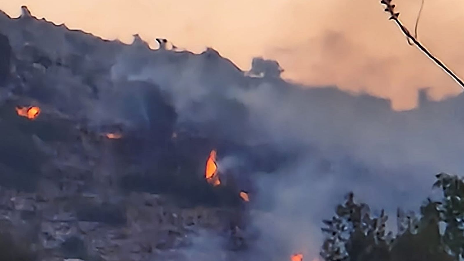 VIDEO Požar na Pelješcu pod nadzorom, vatrogasci spriječili širenje vatre
