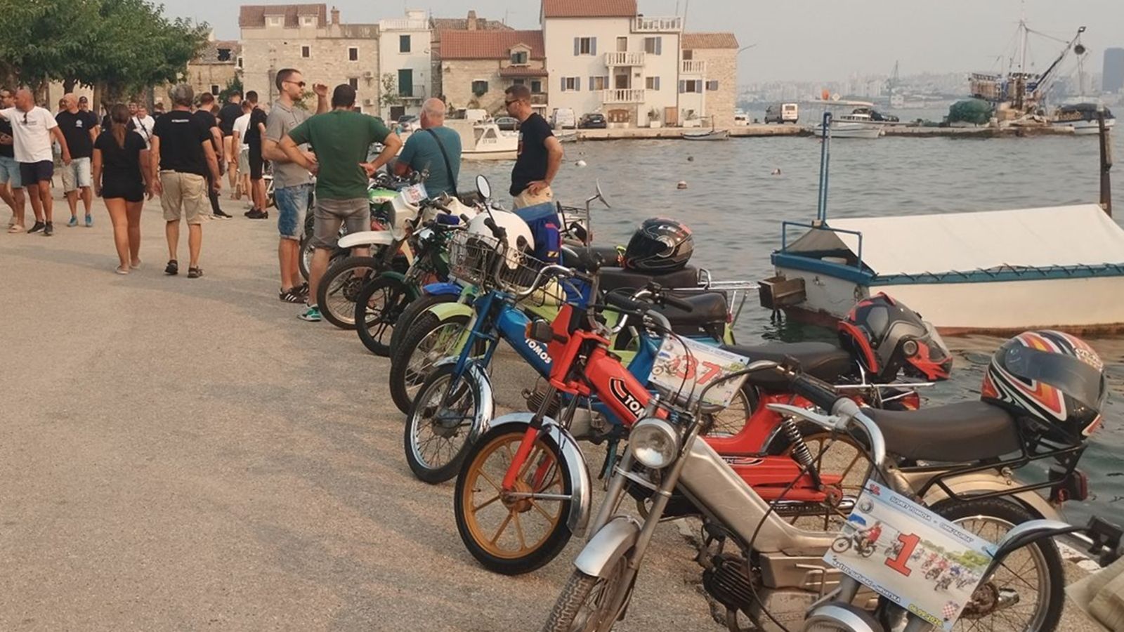 FOTOGALERIJA Rekordan 18. susret Tomos motocikala u Kaštel Sućurcu