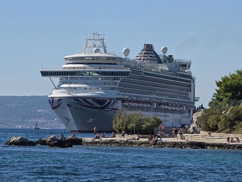 FOTOGALERIJA Splitska luka danas ponovo u znaku velikih kruzera, sezona još nije gotova