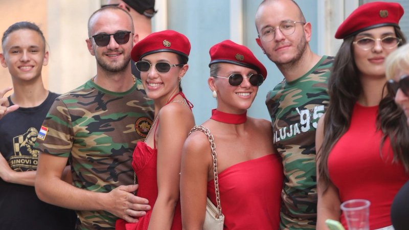 FOTOGALERIJA Brojni građani pratili mimohod u Kninu u čast 31. obljetnice Oluje