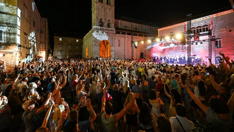 FOTOGALERIJA Provjerite koja je pjesma digla na noge Trogirane i goste
