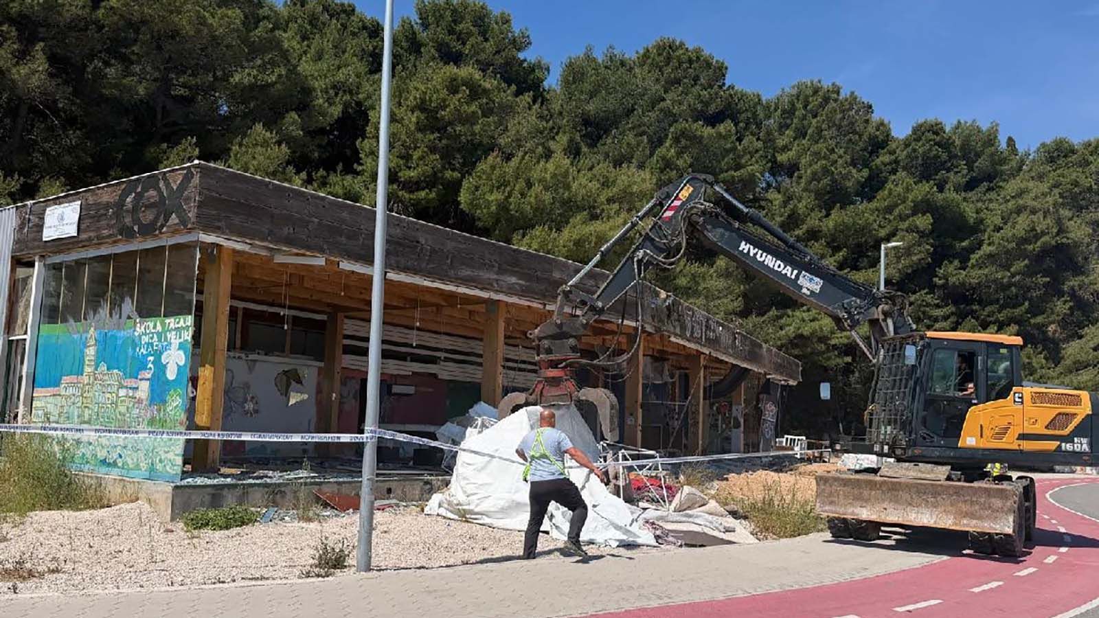 NOVI POČETAK Sravnjen je nelegalni kafić Cox, uz šetnicu na Trsteniku bit će promjena