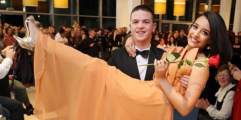 FOTOGALERIJA: Održana maturalna večer V. gimnazije 'Vladimir Nazor'