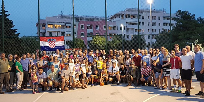 Gradski kotar Bol organizirao feštu, Hajdukovi veterani zaigrali s pripadnicima BATT-a