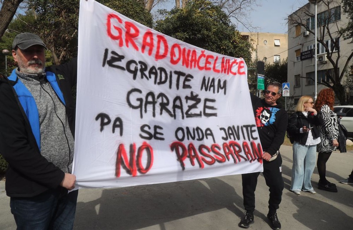 Prosvjed na Bačvicama