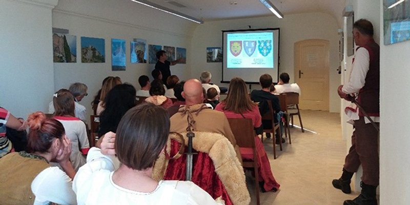 Škola heraldike: O grbovima Petra Kružića i uskočkih obitelji u Noći muzeja na Klisu!