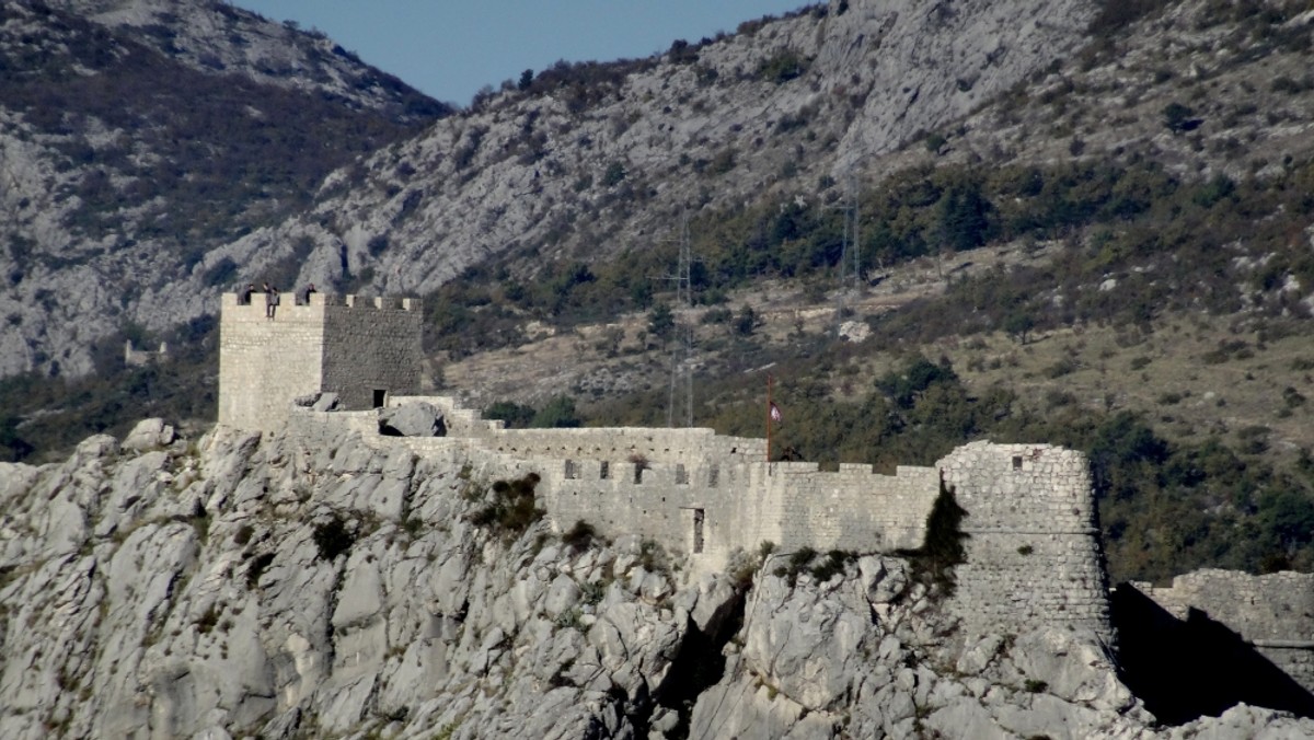 Saznajte povijest fascinantnih omiških tvrđava