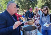 FOTOGALERIJA Bulj dijelio grah, donosimo dašak atmosfere s proslave u Sinju
