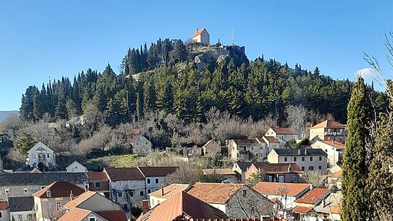 sinj