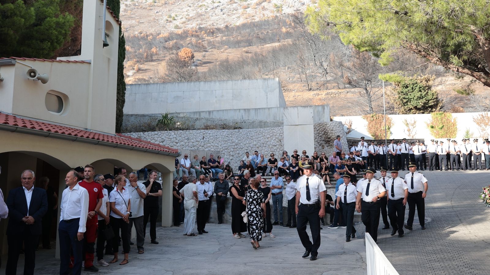 FOTO/VIDEO Omiš se oprašta od Drage Lelasa