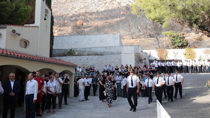 FOTO/VIDEO Omiš se oprašta od Drage Lelasa