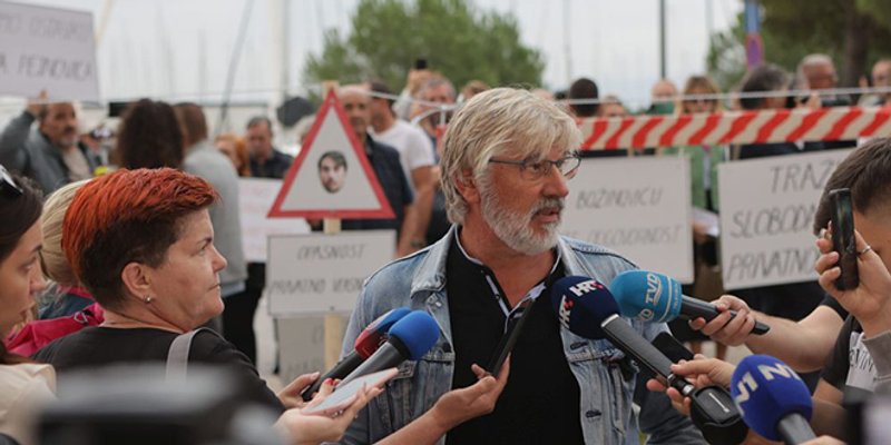 Dignuta optužnica za bespravnu gradnju protiv Darija Alujevića, traži se uvjetna i uklanjanje boksova za pse