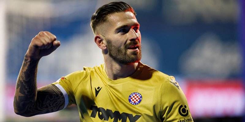 VELIKA GESTA: Marko Livaja dres iz Maksimira daruje 9-godišnjaku kojega su napali Boysi