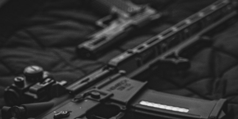 NA BADNJAK U SPLITU Sa strojnicom na ramenu šetao po Kmanu pa se ranio u nogu