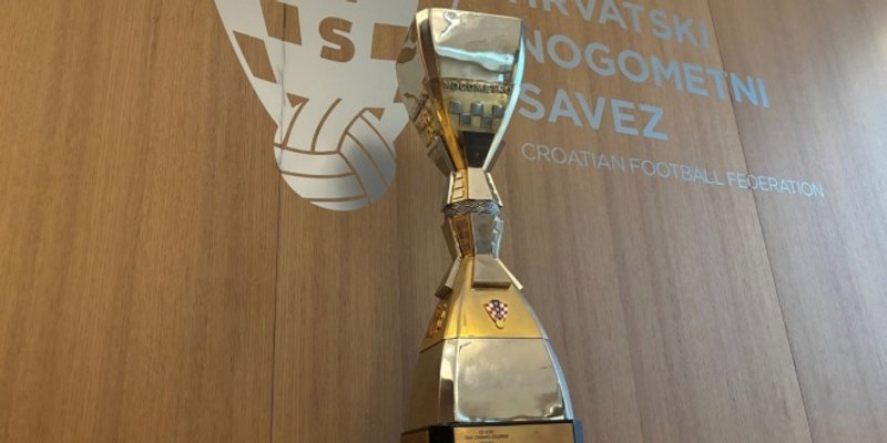 Trofej za prvaka SuperSport HNL-a stiže na slavlje - helikopterom!