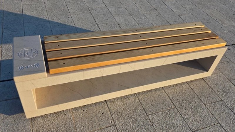 FOTO/VIDEO Na Braču proizvedena prva pametna kamena klupa takve vrste u svijetu