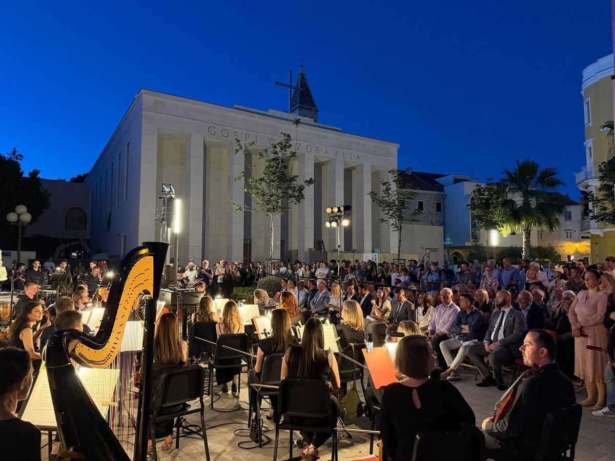 Pogledajte kako je protekla glazbena večer posvećena hrvatskoj državnosti, slobodi i braniteljima