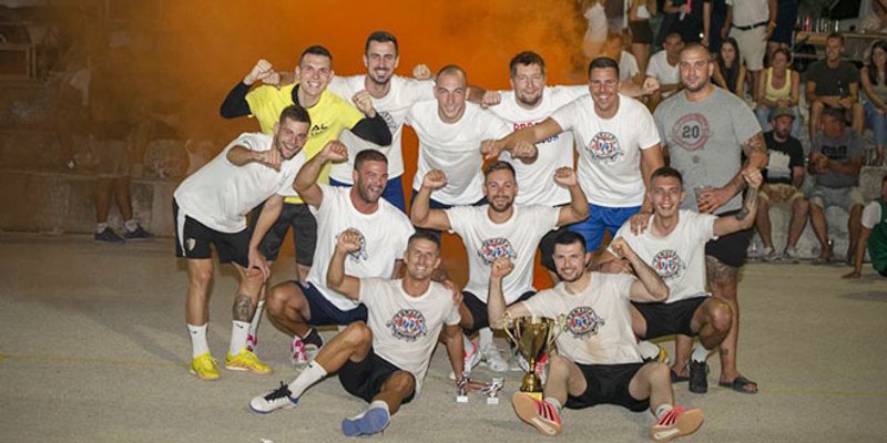 FOTOGALERIJA: Torcida Trogir osvojila 15. malonogometni turnir 'Andrija Matijaš Pauk' u Marini