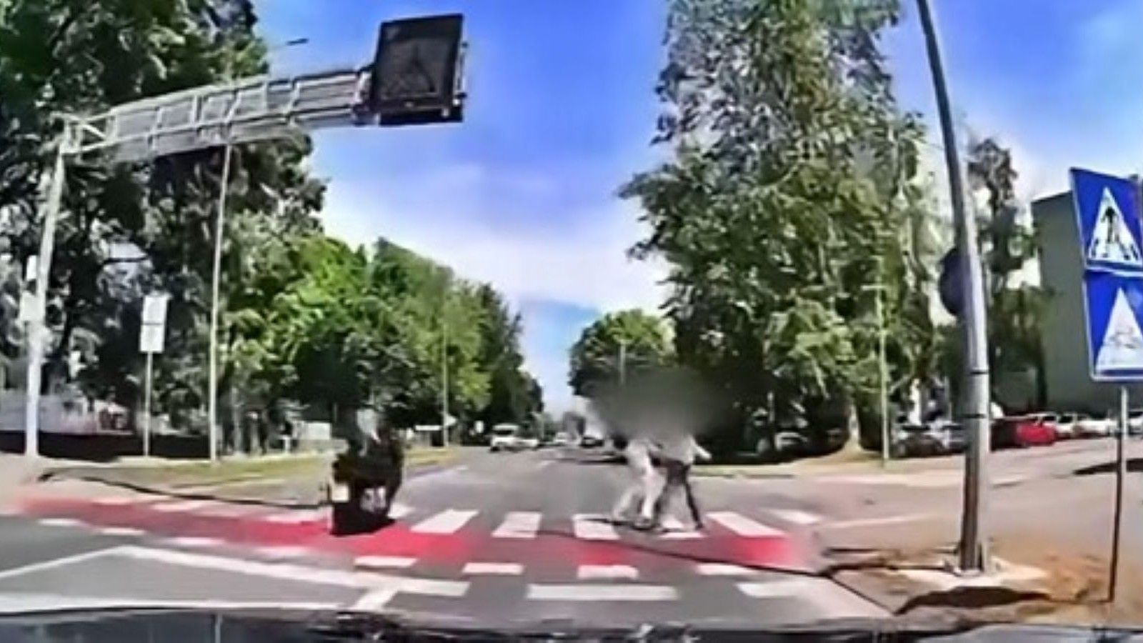 ZASTRAŠUJUĆA SNIMKA Ovaj motociklist izazvao je zgražanje, pogledajte koga je sve doveo u opasnost