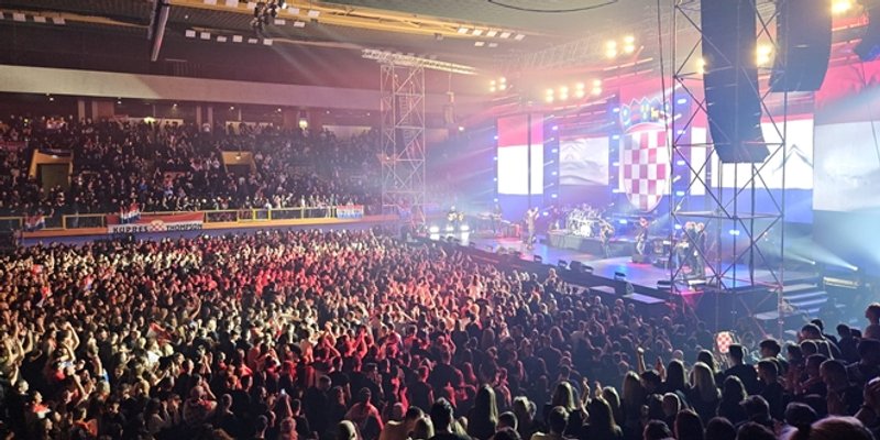 Policija privodi na sud muškarca koji je poticao na uzvikivanje pokliča 'Za dom spremni'