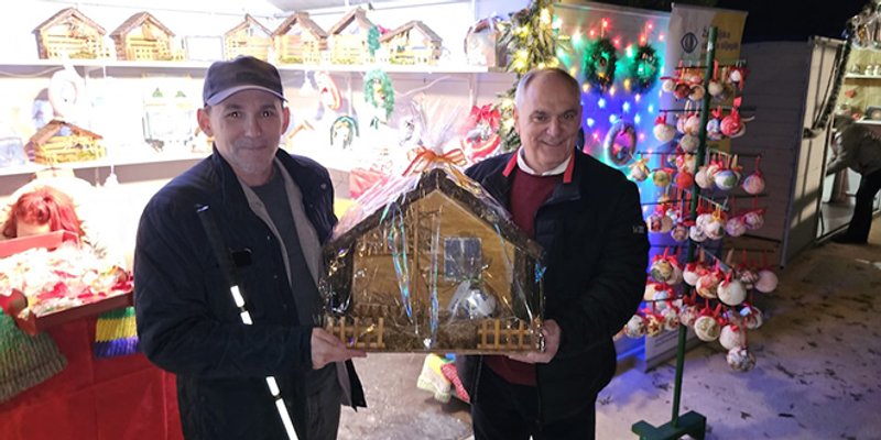 FOTOGALERIJA Prvi put na Adventu: Kućica Županijske udruge slijepih osvojila Đardin