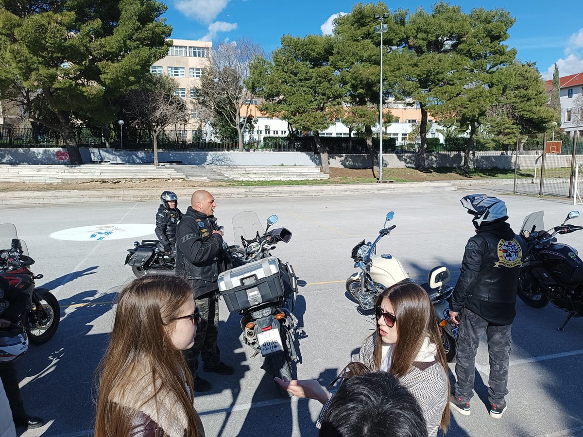 VUKOVI VELIKOG  SRCA Bajkeri upriličili humanitarni party za Udrugu Dyxy