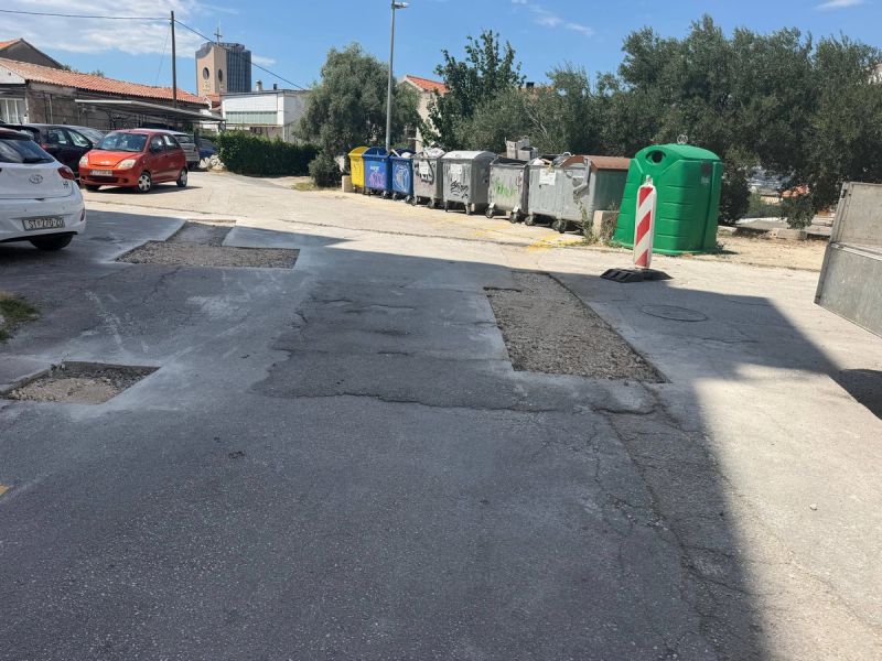 FOTO/VIDEO Do kada? U Splitu ostavili ogromnu rupu nakon što su 'krpali' dio ulice