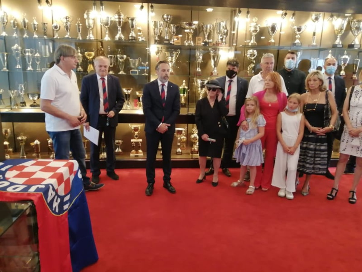 IVIĆ DOBIO VITRINU NA POLJUDU Emotivno je bilo u Trofejnoj sali