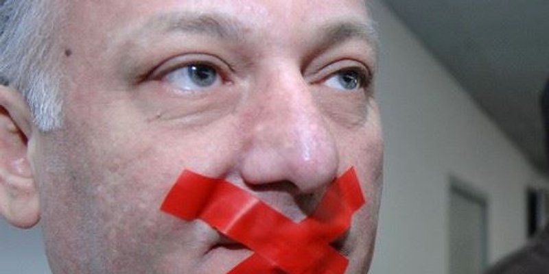 DENIS LATIN: Oholi ste, bahati i slabi ljudi!