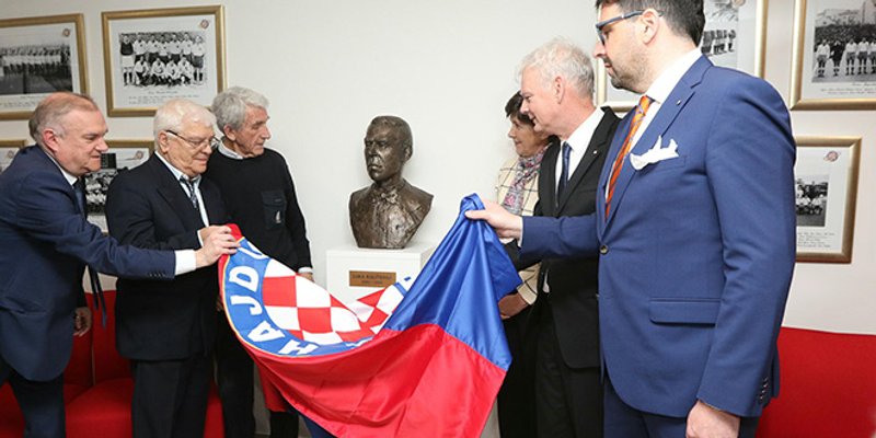 100 GODINA HAJDUKOVE ŠKOLE: Na Poljudu svečano otkrivena bista barba Luke Kaliterne!