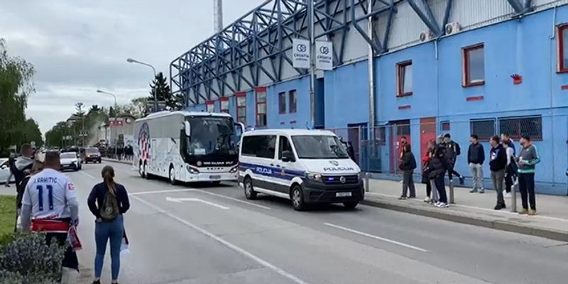 VIDEO: Pogledajte kako je izgledao dolazak Hajdukovog autobusa na stadion u Varaždinu
