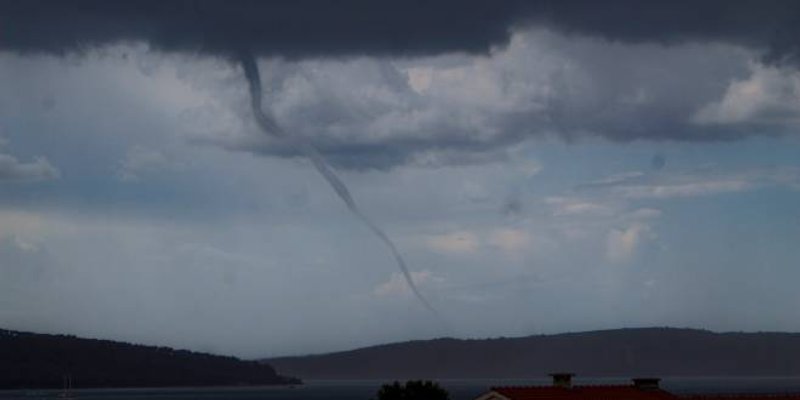 VIDEO Pijavica u Bračkom kanalu