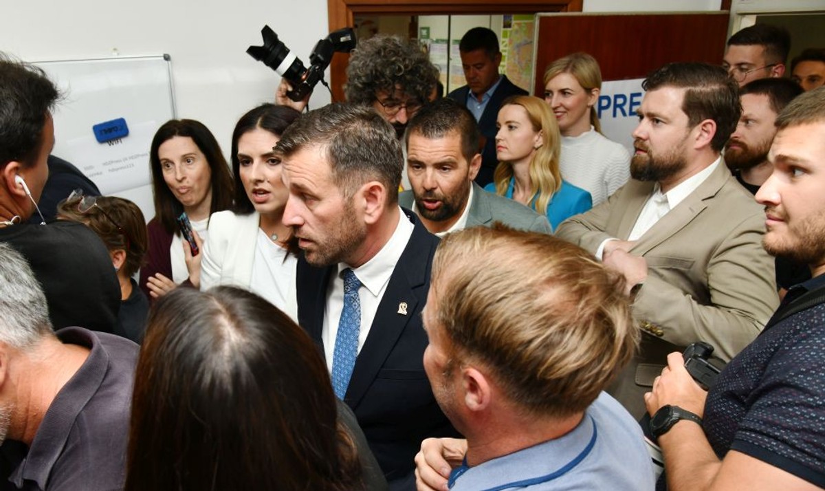 HDZ-ov stožer | foto: Joško Šupić