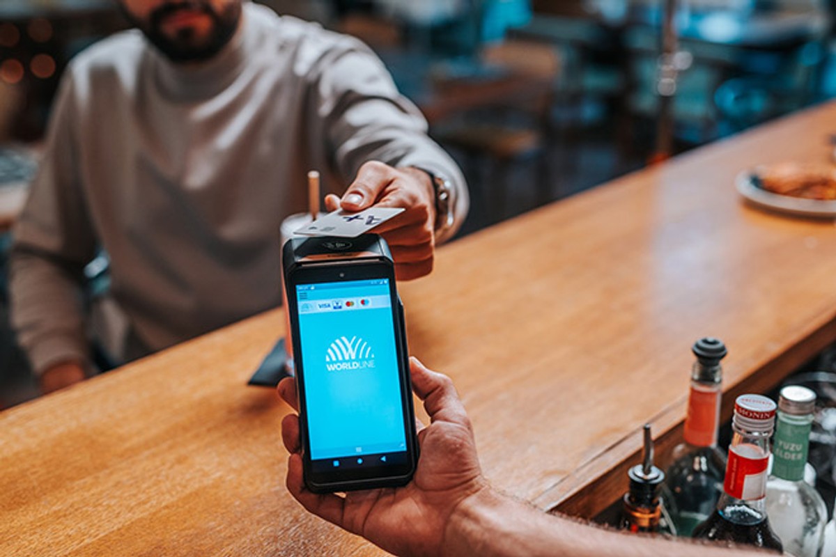 Jeste li znali da vaš mobitel može postati POS uređaj? Idealno rješenje za sezonu i male biznise u pokretu 