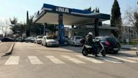 GUŽVE NA PUMPAMA Splićani požurili natočiti gorivo prije poskupljenja