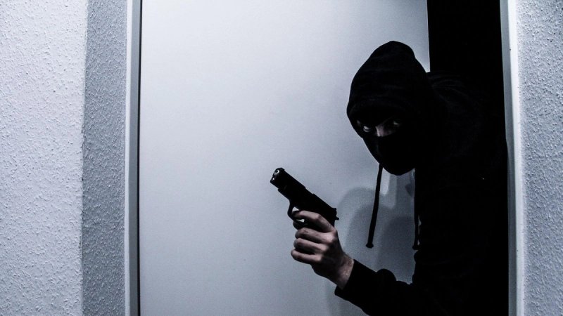 Maskiran upao u prodavaonicu u Splitu, prijetio zaposlenici nožem