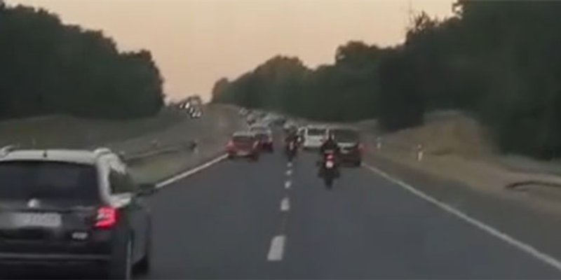 POGLEDAJTE VIDEO SNIMKU 'Ovako to izgleda kada motoristi sudjeluju u stvaranju hitnog koridora!'