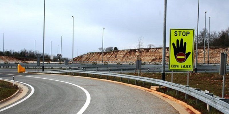 Vozila autocestom u suprotnom smjeru